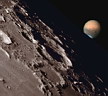 Marte saliendo detrás de la Luna