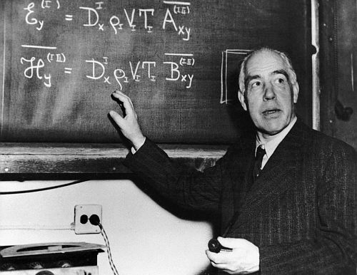 Niels Bohr explicando sus fórmulas