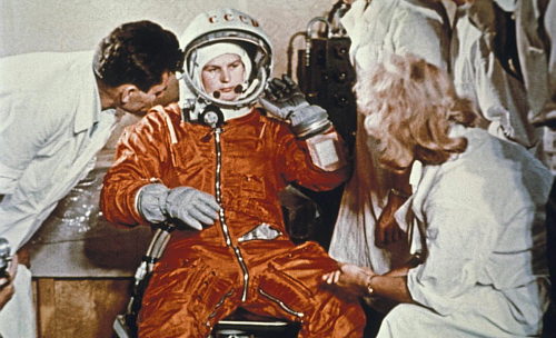 Valentina Tereshkova preparando su vuelo