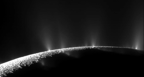 Géiseres de Encélado descubiertos por la sonda Cassini